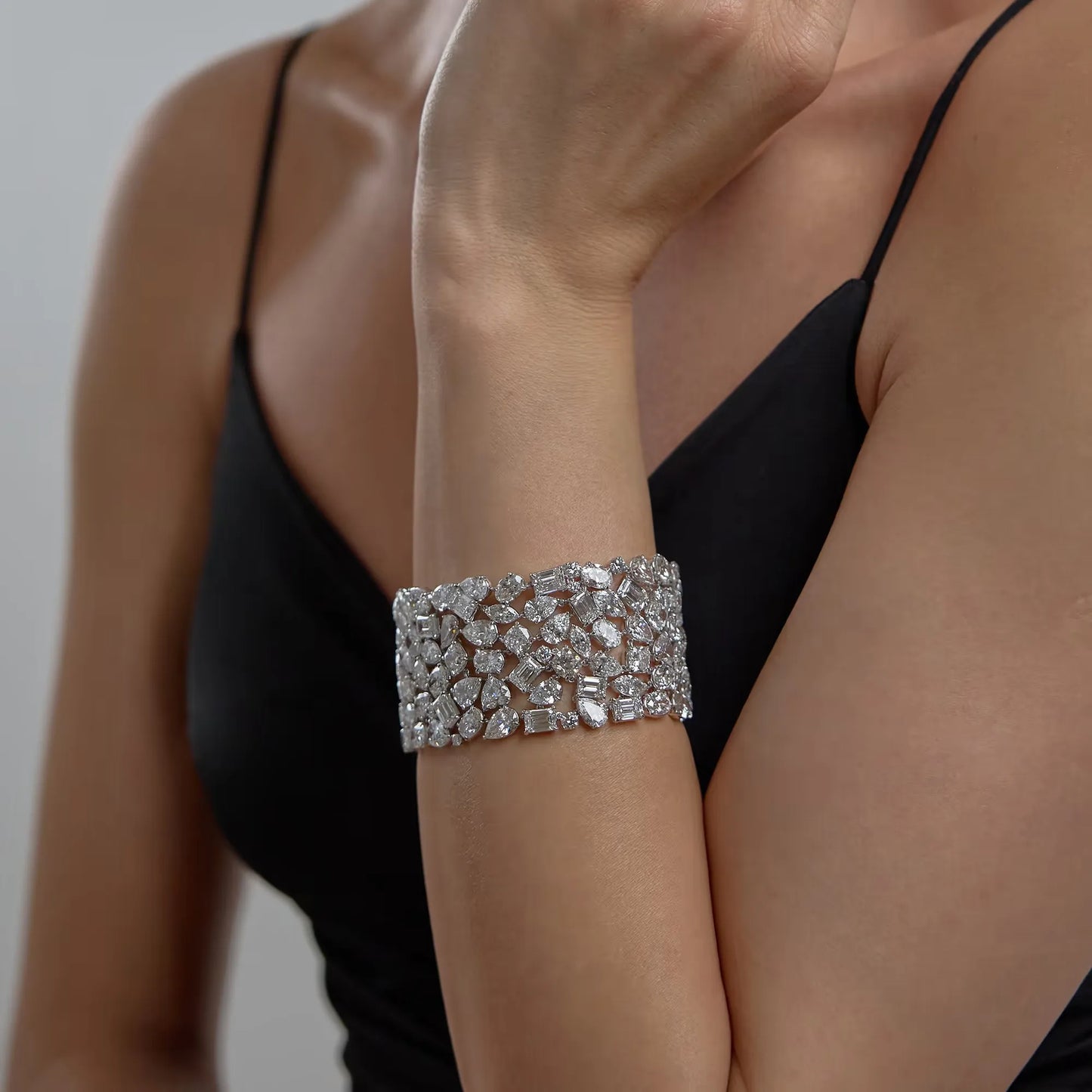 Eye Catching Luxury High Jewelry With IGI Certified Lab Diamonds Studded Fashionable Trendy Gold Bracelets For Wedding Gift ODM
